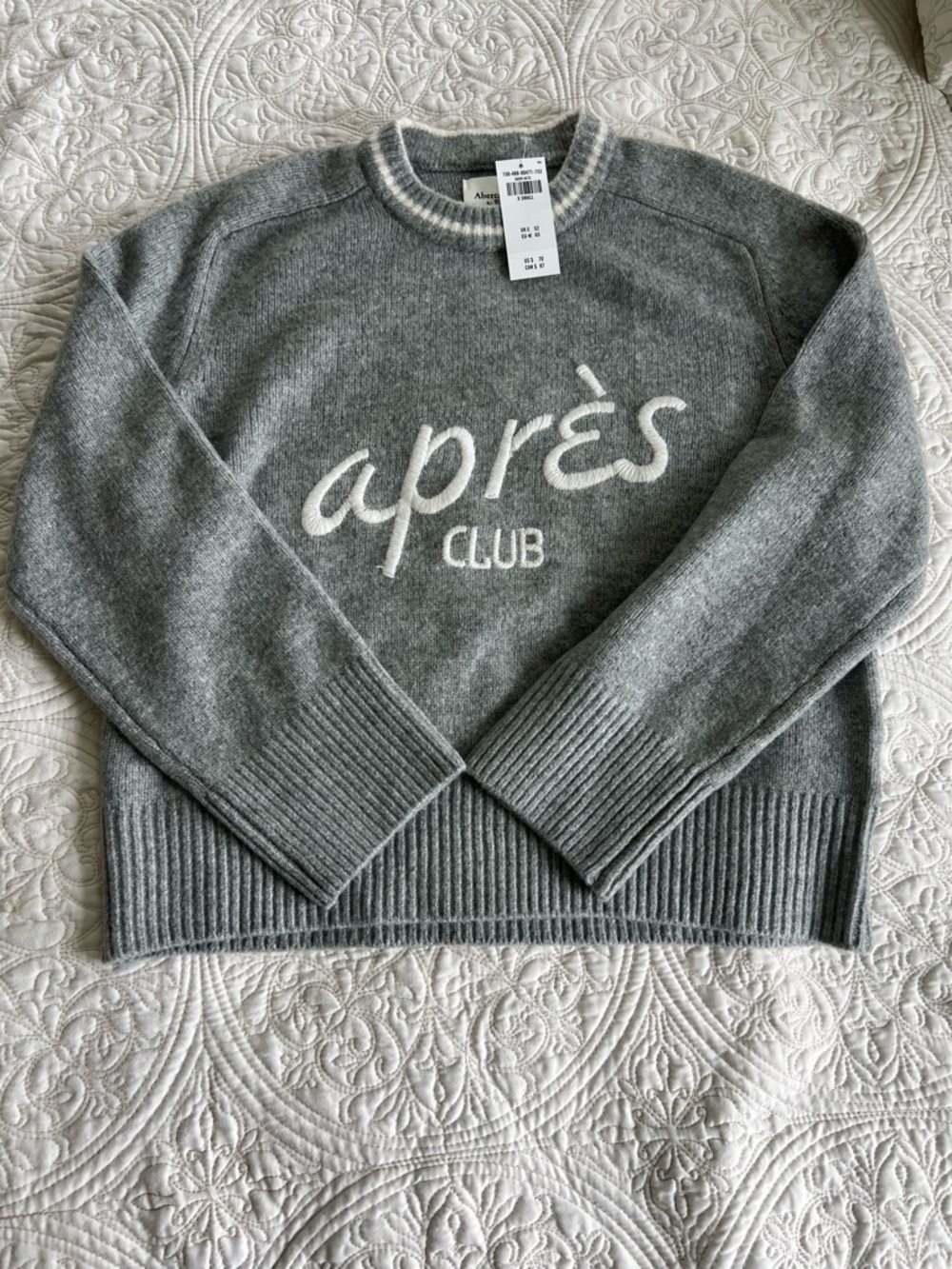 Abercrombie & Fitch Gray 'après CLUB' Crewneck Sweater